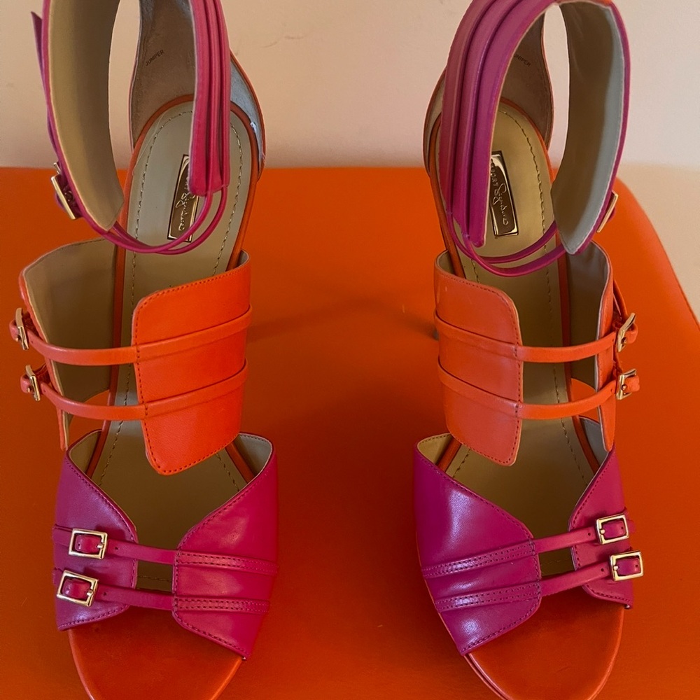 Report Signature juniper leather heels.